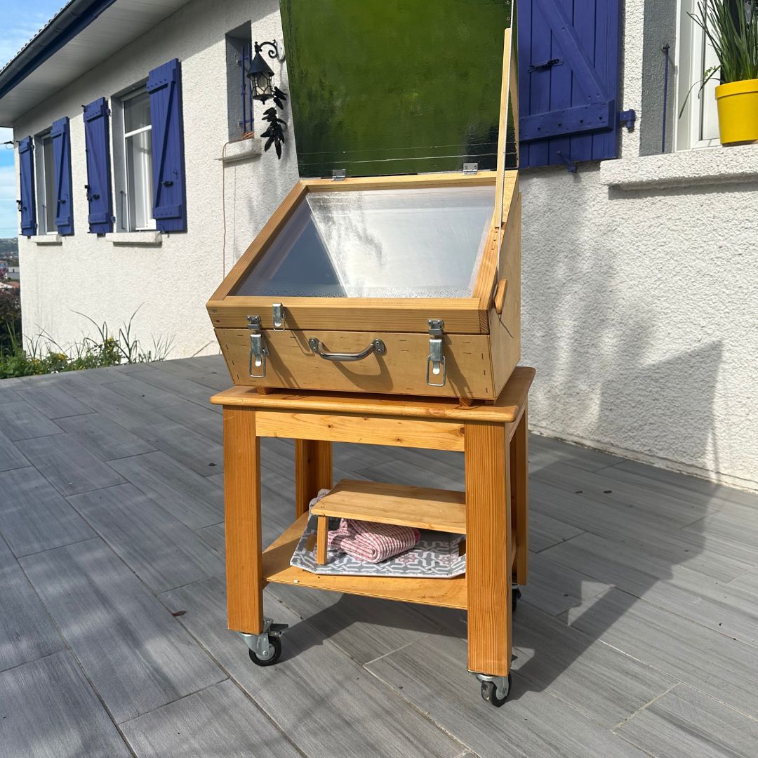 Rolling support for solar oven